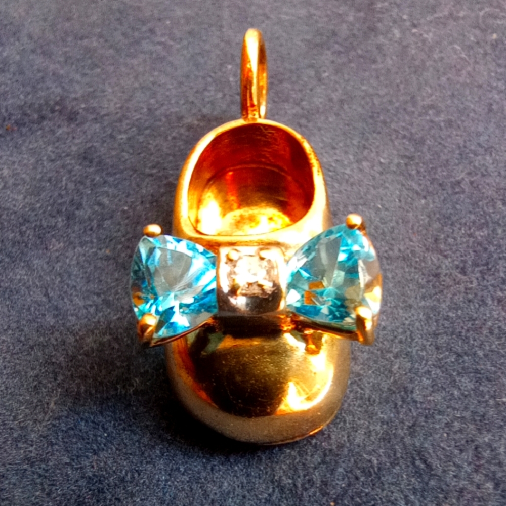 14 k yellow gold baby shoe charm